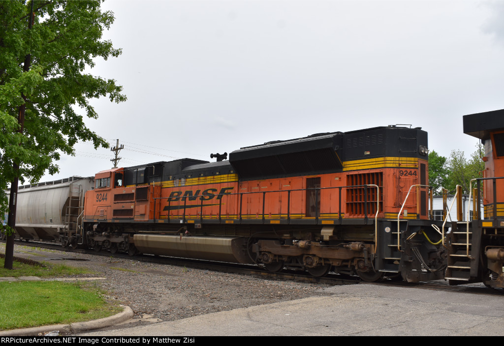 BNSF 9244